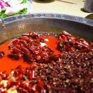 探訪火鍋底料廠：獨(dú)特配方魅力何在？